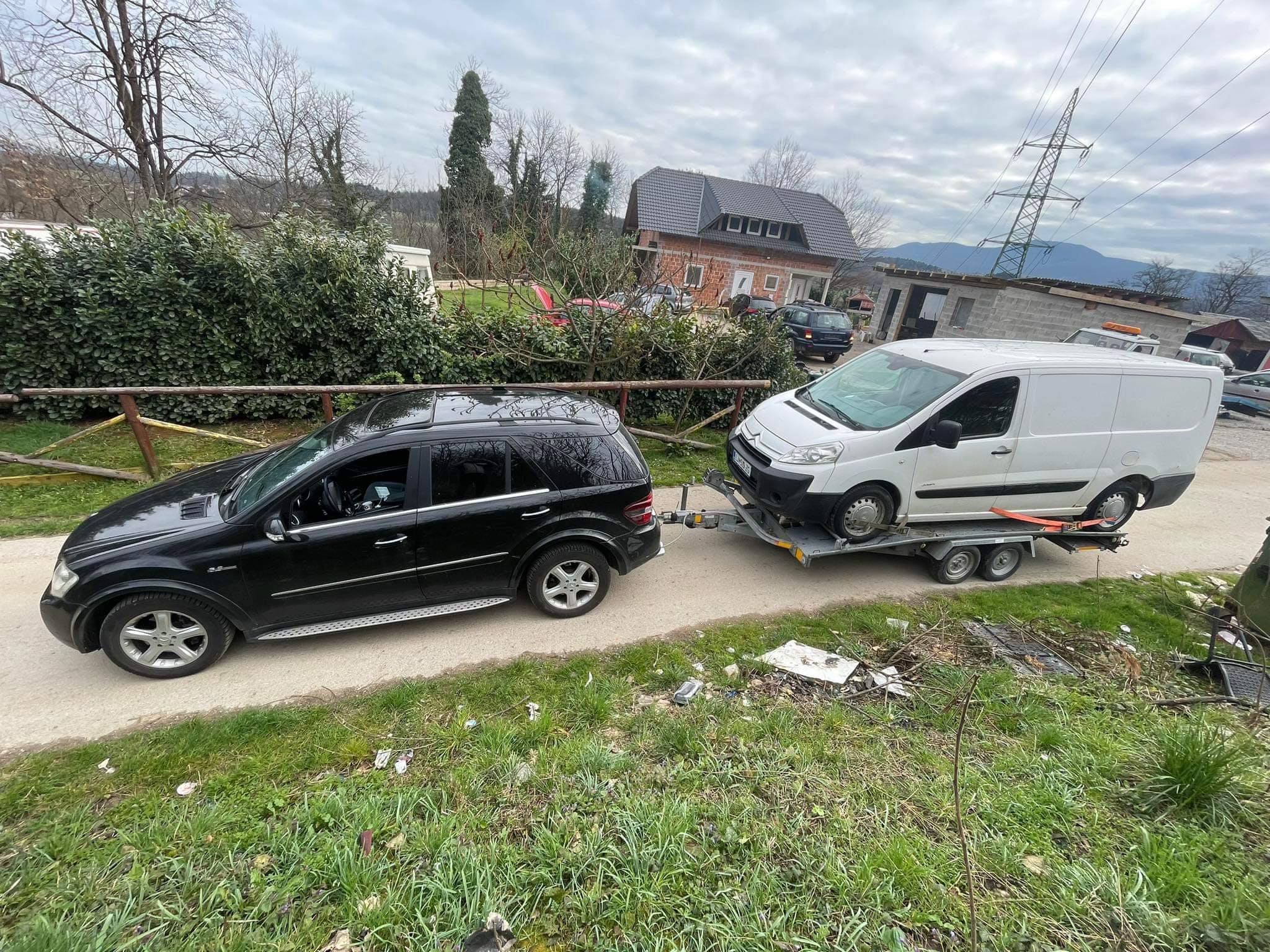 7 tipov avtovlek in prikolic + zakaj se običajno uporabljajo